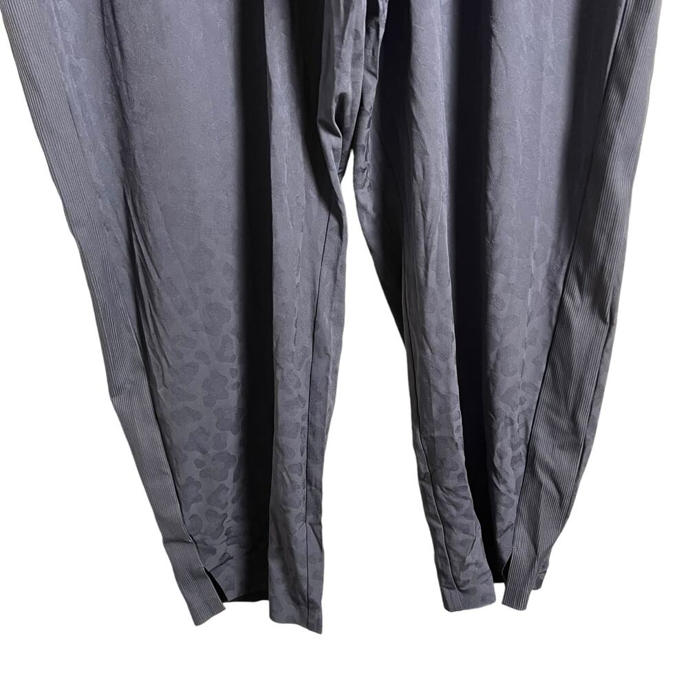 Athleta Brooklyn Textured Jacquard Leopard Medieval Violet Jumpsuit Size 26 - Picture 7 of 11